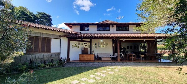 Fachada de la propiedad