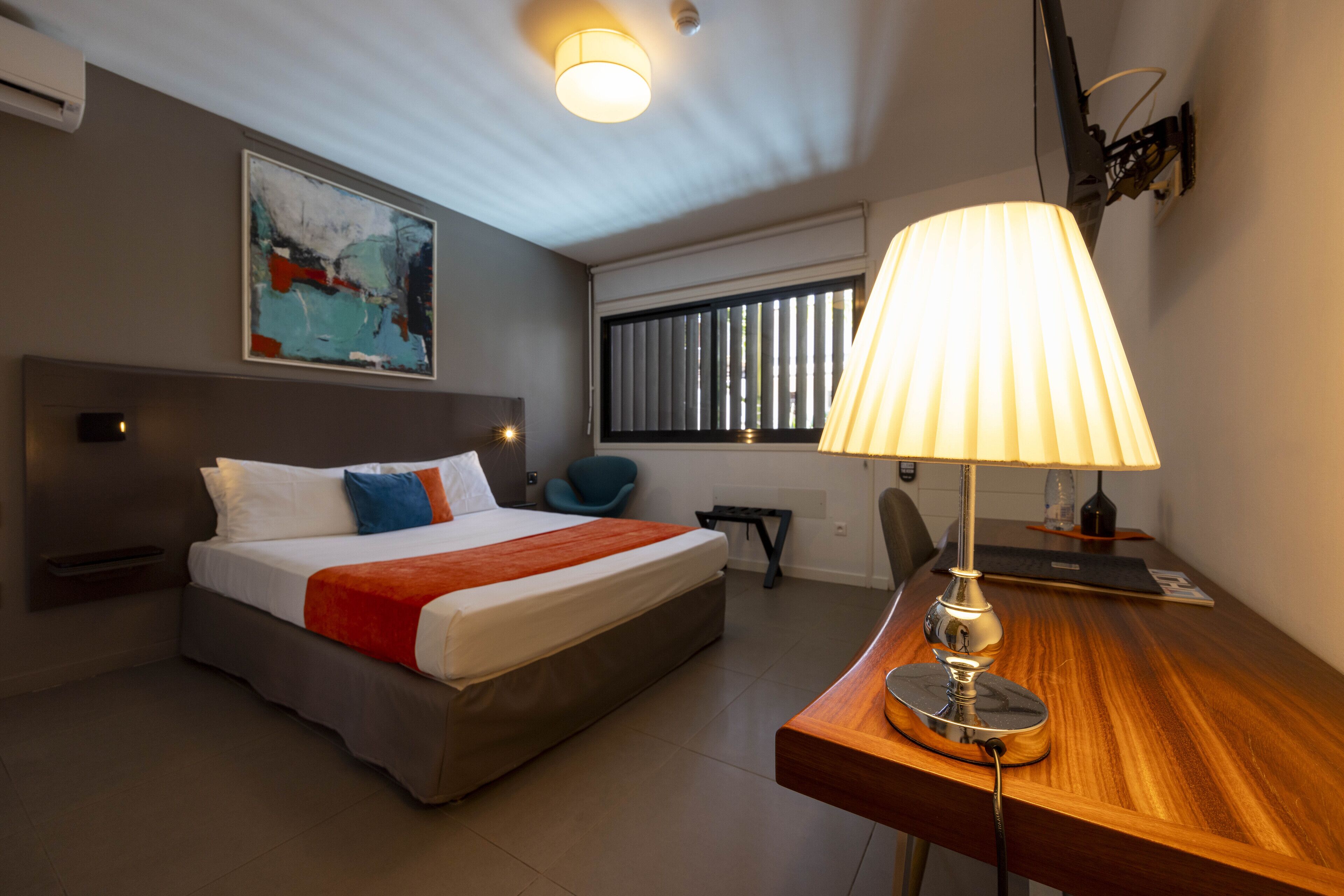 Literie de qualité supérieure, matelas Select Comfort, minibar