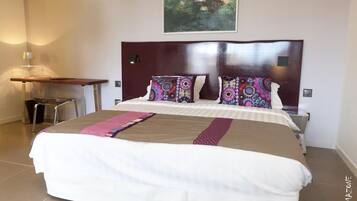 Literie de qualité supérieure, matelas Select Comfort, minibar