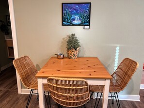 Estudi de luxe | Sala d'estar | Televisor intel·ligent de 75 polzades amb canals digitals i Netflix 