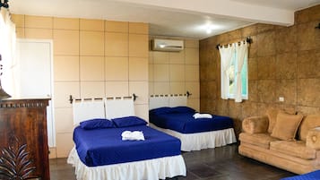 Quadruple Room | Free WiFi, bed sheets