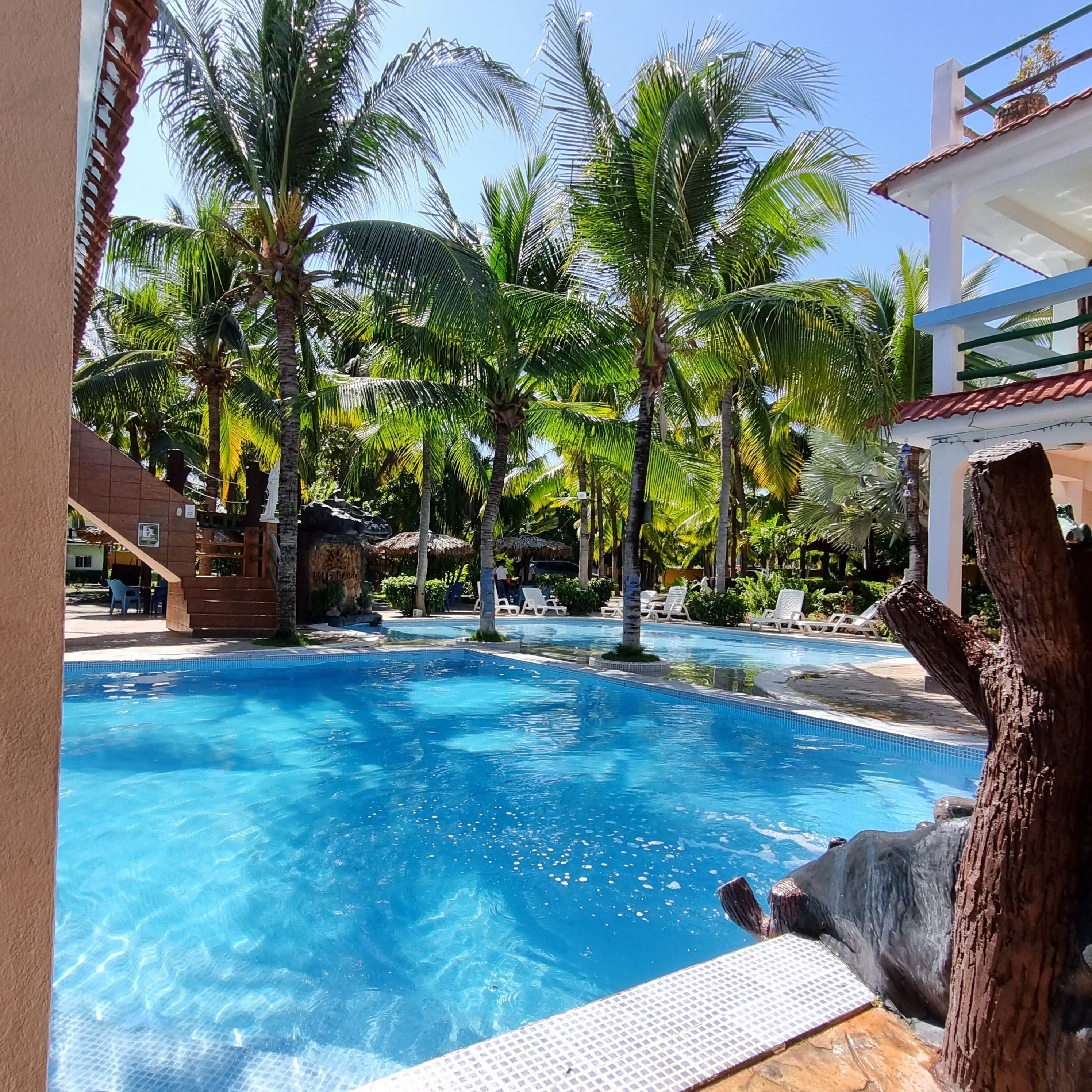 2 座室外游泳池