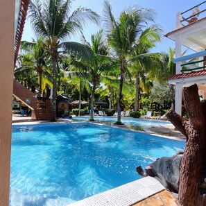 2 piscinas al aire libre