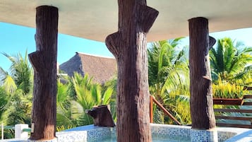 2 outdoor pools
