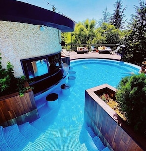 2 outdoor pools, pool umbrellas, lifeguards on site - Nirvana hotel (Laklouk)