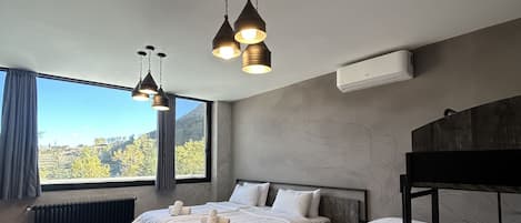 Family Room | Soundproofing, free WiFi