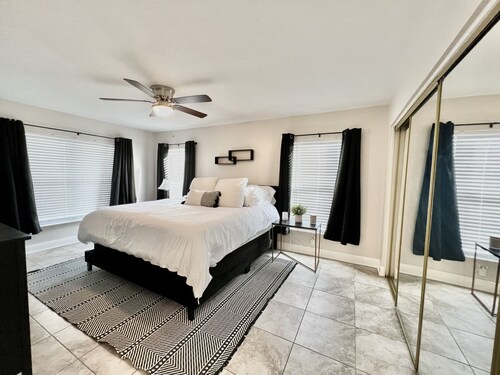 Stylish Apartment centrally located near Beach & Downtown St. Petersburg