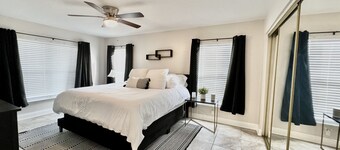 Stylish Apartment centrally located near Beach & Downtown St. Petersburg