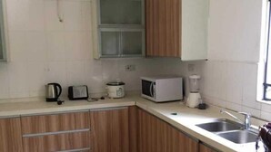 เครื่องครัว/จาน/ช้อนส้อม