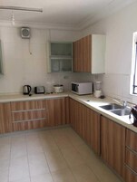 Cookware/dishes/utensils