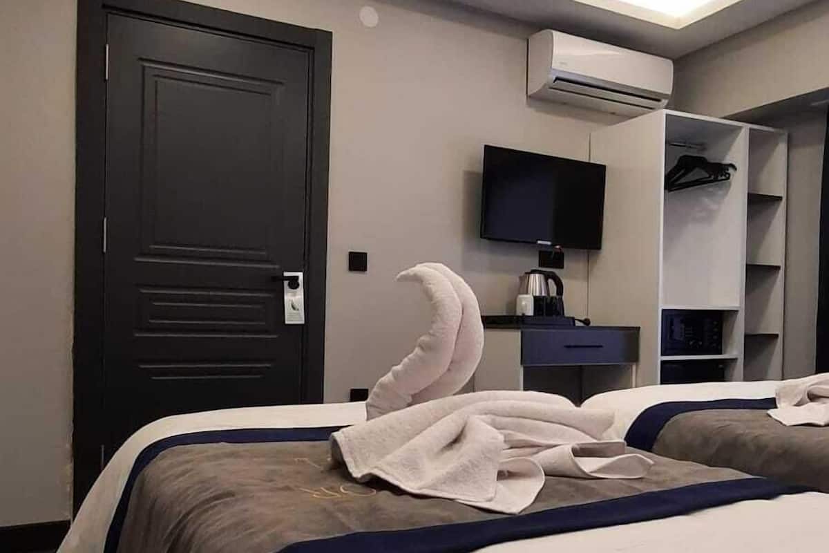 Premium bedding, minibar, blackout curtains, soundproofing