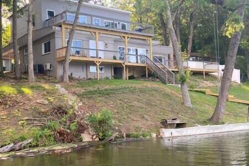 4-BR Spacious House by the River w/ Backyard & BBQ