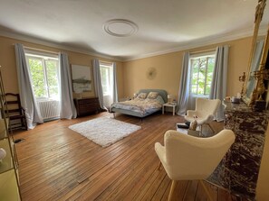 11 bedrooms, iron/ironing board, travel crib, WiFi