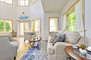 Smart TV - Luxury Waterfront Villa + FULL RESORT ACCESS! No sargassum! (Pla)