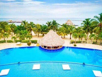 Luxury Waterfront Villa + FULL RESORT ACCESS! No sargassum!