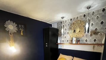 1 slaapkamer, een bureau, een strijkplank/strijkijzer, gratis wifi