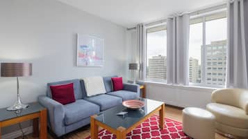 Apartament Comfort, 1 llit de matrimoni | Sala d'estar | Televisor de pantalla plana de 42 polzades amb canals digitals