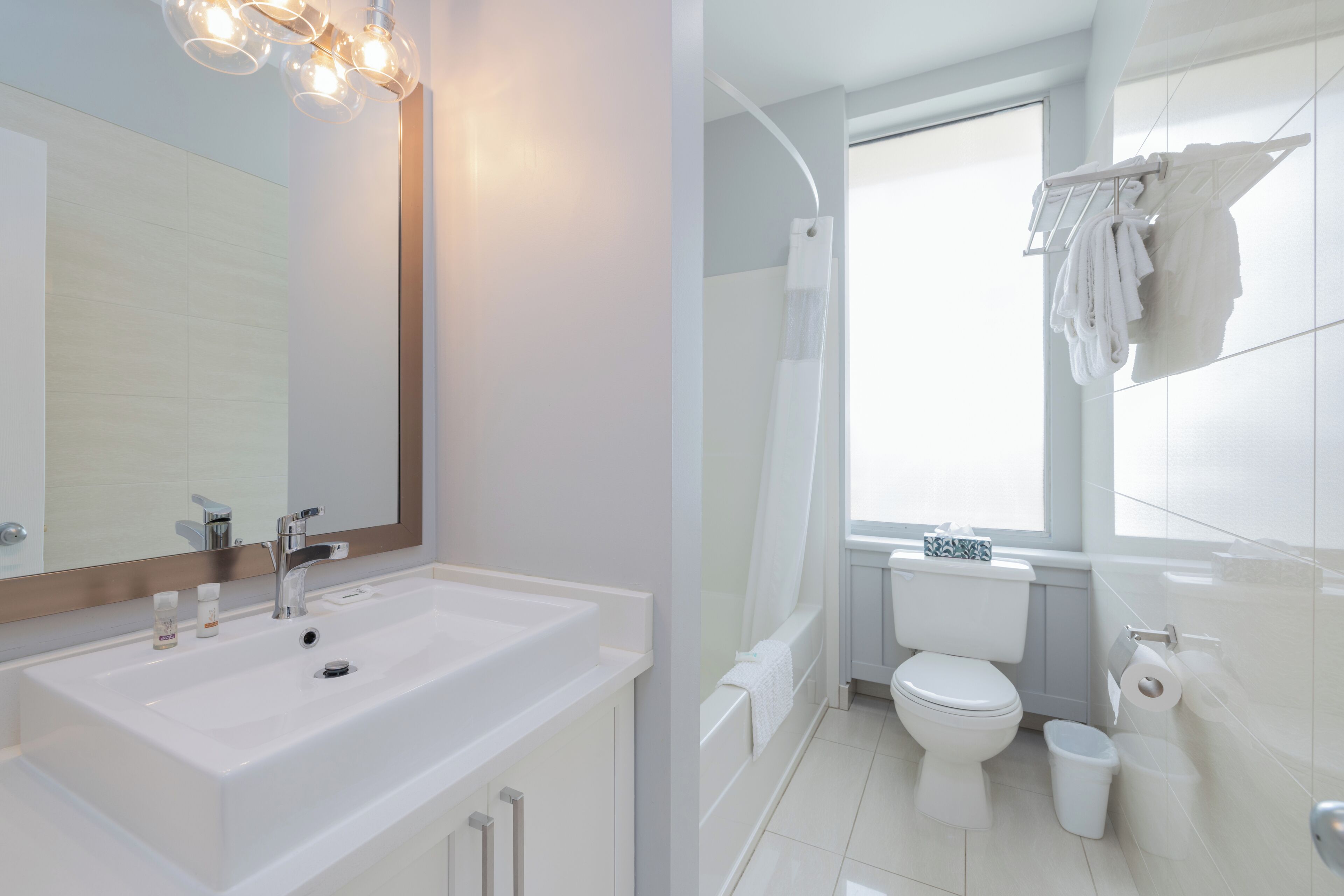 Departamento Confort, 2 habitaciones | Baño | Tina con regadera y toallas 