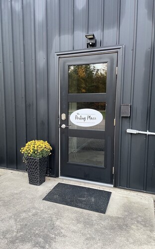 The Resting Place Apt 1  Keep it simple at this peaceful & centrally located Apt