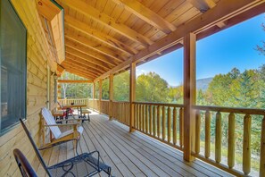Terrace/patio - Scenic Franconia Cabin ~ 6 Mi to Cannon Mountain! (Franconia)