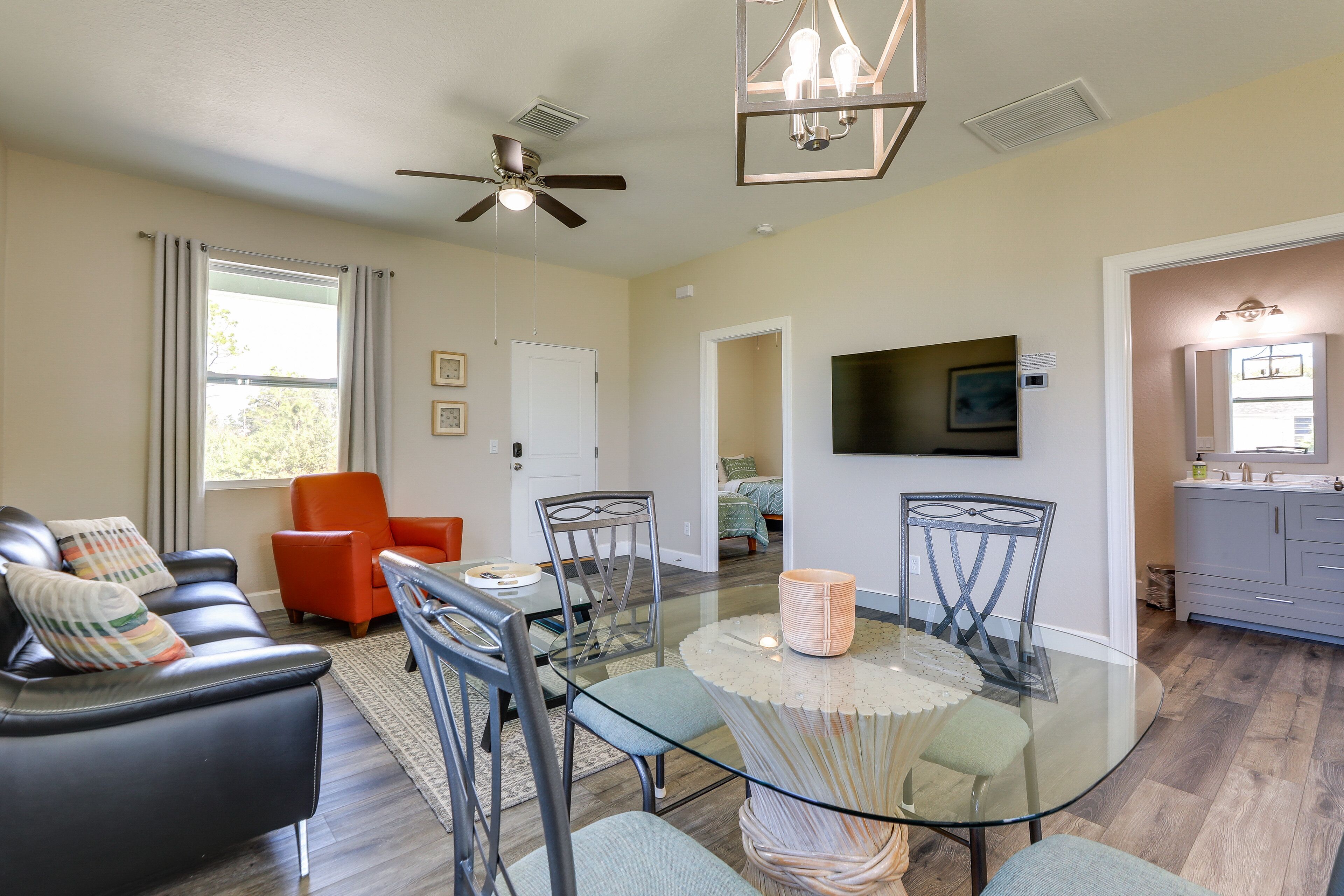 Englewood Home w/ Screened Porch ~ 6 Mi to Beach!