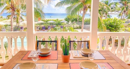 La Belle Bleue direct access to Orient Bay beach swimming pool