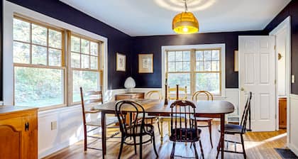 Countryside mountain-view retreat with screened-in porch, near skiing & golf