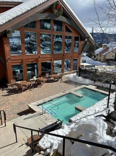 Mountain Escape! Renovated Condo