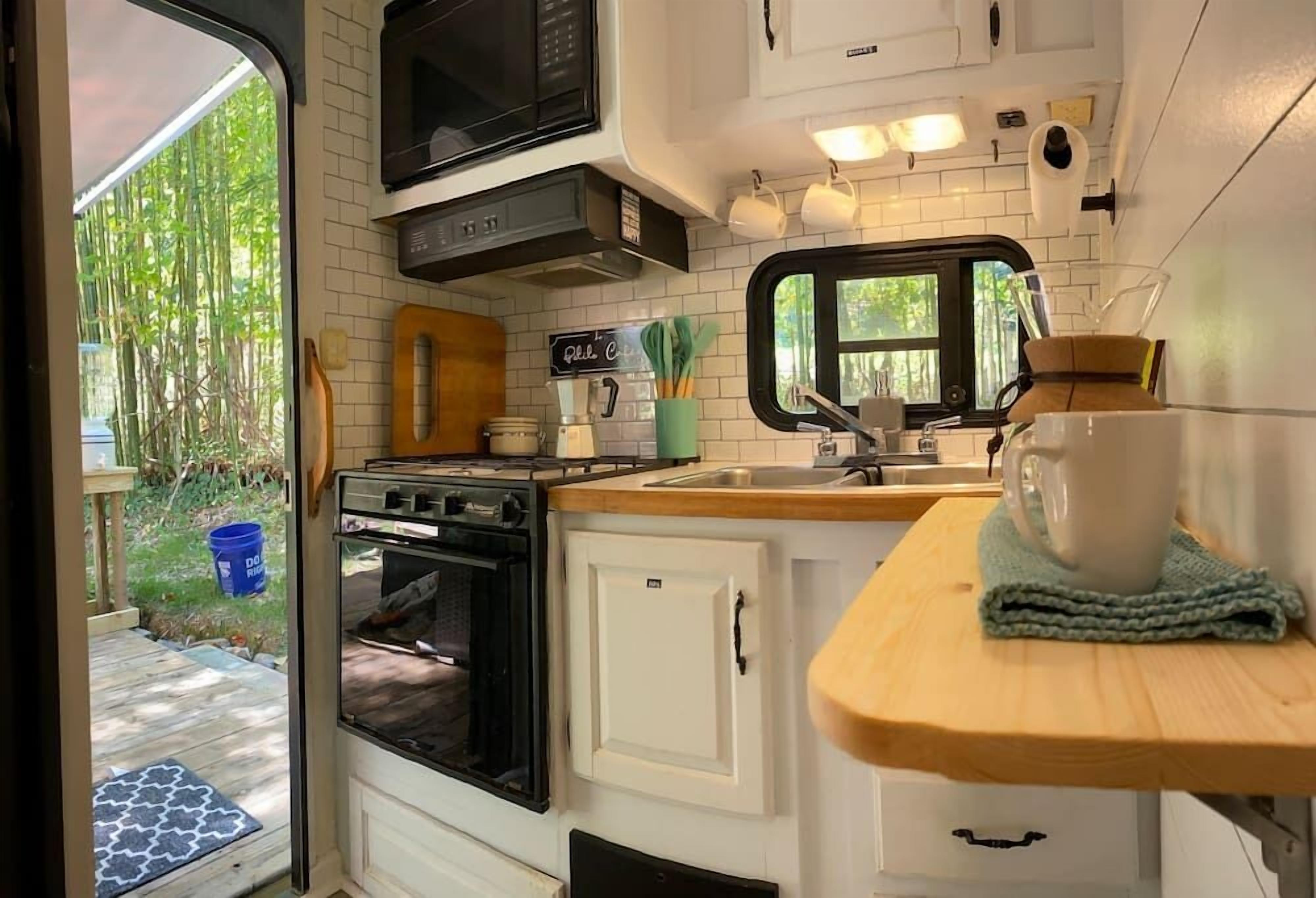 冰箱、微波炉、烤箱、炉灶