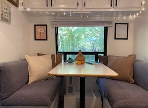 Interior - Magical little camper in the bamboo forest - Minutes to downtown Asheville! WiFi (Asheville)