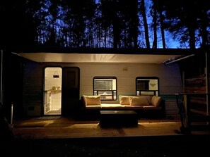 Exterior - Warm and Cozy, Vintage, Camper 8 Minutes from the heart of Asheville (Asheville)