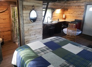 2 bedrooms, WiFi - National Park Stay: Comfortable cabin in Alaska's wilds, lakes, hikes. Pets OK! (Slana)