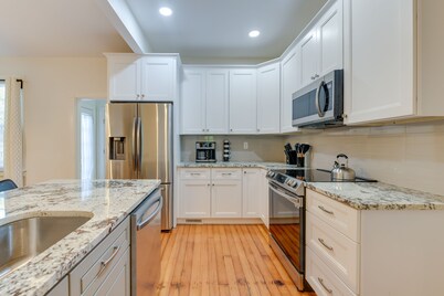 Richmond Home w/ Patio: Walk to Byrd Park!