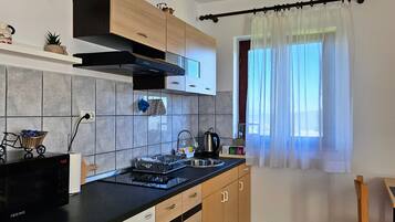 Fridge, microwave, stovetop, coffee/tea maker