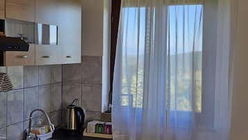 Fridge, microwave, stovetop, coffee/tea maker