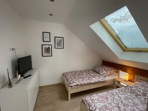 1 chambre, lit parapluie, Wi-Fi gratuit, draps fournis