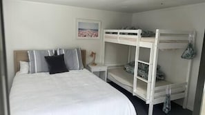 3 bedrooms, free WiFi, bed sheets