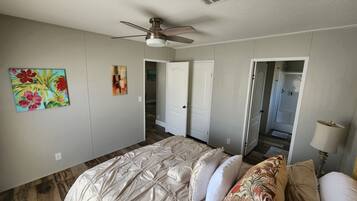 2 bedrooms, desk, iron/ironing board, free WiFi