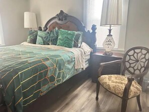 2 bedrooms - E Street Gallery Entire Place (Hamilton)