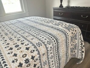 2 bedrooms - E Street Gallery Entire Place (Hamilton)