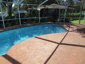 Pool - 3-2 Pool Home close to Beach and intra coastal area. Room for boat in driveway. (Fort Pierce)