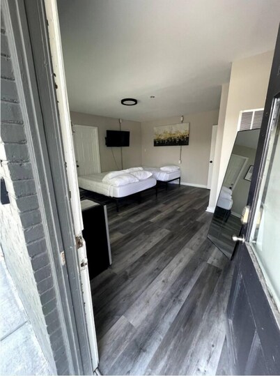 Vibrant 1BR 10-Mins to Nashville