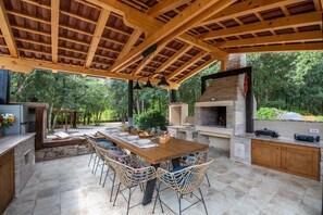 Outdoor dining - Villa My Vladan in greenery (Rovinj)