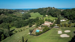 An aerial view of a property with a large house, a swimming pool, and multiple tennis courts. - I Lauri 12, Emma Villas (Massignano)