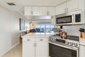 Fridge, microwave, oven, stovetop - 440 Amelia by the Sea, 3 Bedroom Amelia by the Sea~ Beautiful & Oceanfront (Fernandina Beach)