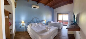 Una scrivania, Wi-Fi gratuito