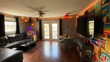 Smart TV, video games, stereo