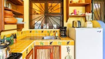 Kühlschrank, Ofen, Toaster, Mixer