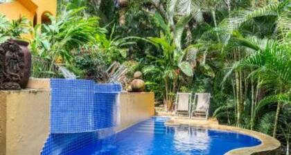 Xochitlan - Pool View Apartment