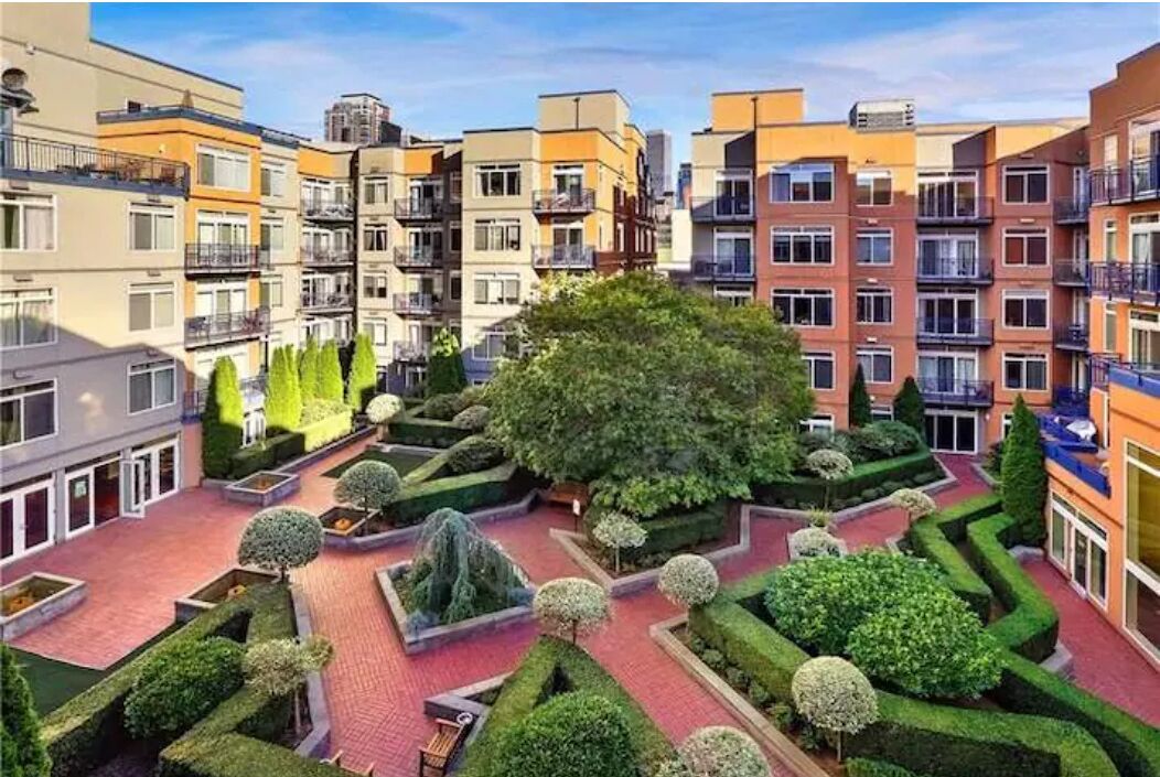 Luxurious 2BR Penthouse with Water View Seattle!